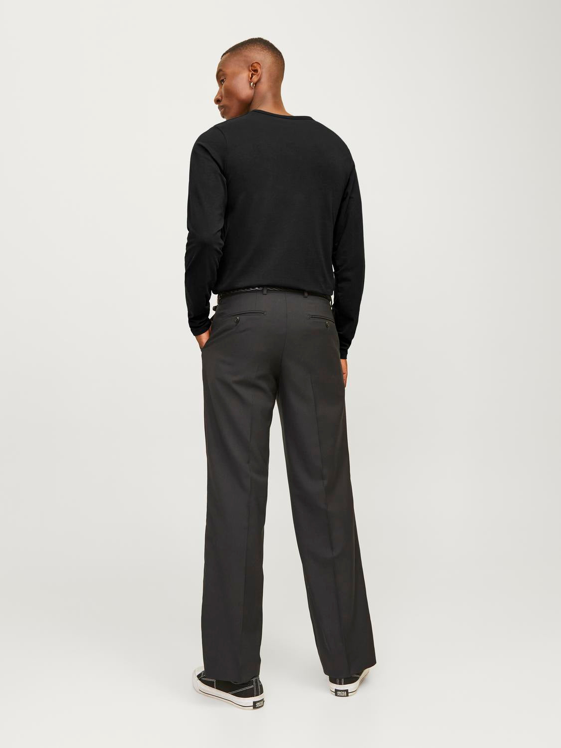 model_shot-back